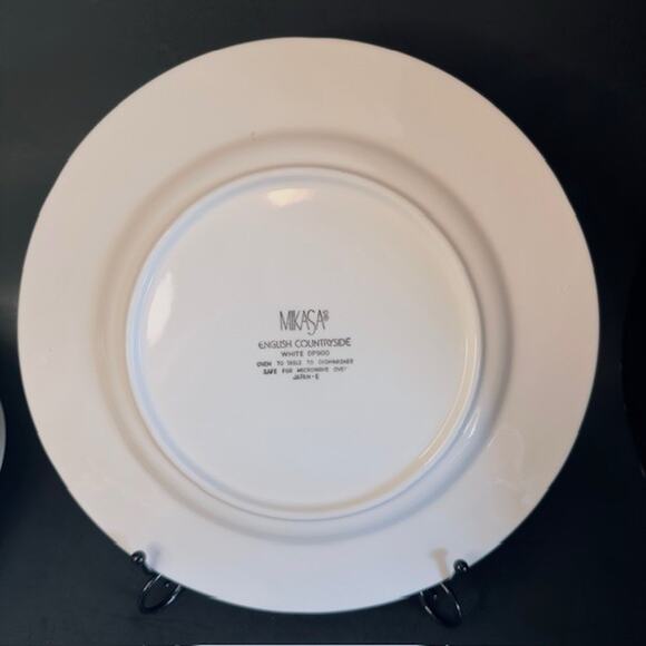 Mikasa English Countryside 6 White Dinner Plate Raised Flowers Grapes Basket VTG - Picture 3 of 8